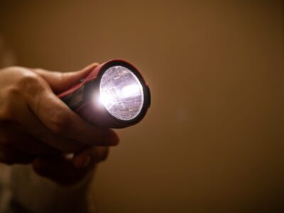 Proteja su negocio de los apagones: soluciones de energía para empresas